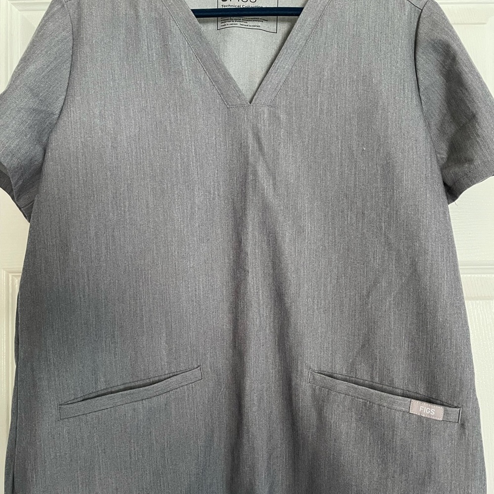 Figs scrub set in graphite, size small